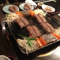 牛幸 本店 - 端っこニ切れは好きなタイミングで