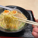 ゆにろーず - 麺は中太麺　スープに絡みます