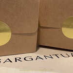 エピスリー ガルガンチュワ - ブルーベリーパイ用個包装　金のシール付は変わらず。でもGARGANTUAのロゴも変わりましたね♪