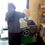 鶏そば 雫一 - 製麺中