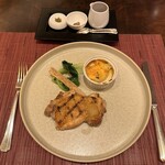 EMPIRE GRILL - “イヤーエンド ＆ ニューイヤー” エンパイア・グリル・ランチ　メイン （水郷赤鶏のグリル）　(2022/12) 