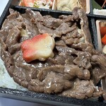 崎陽軒 - 開運祈願 ご利益 ぎゅう牛御膳 （白飯，国産牛モモ肉のすき焼き風煮，梅型生麩煮）　(2022/12)