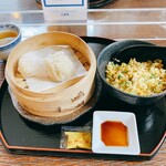 石豊亭 - エビ餃子とシュウマイ　炒飯