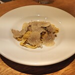 スガハラ - タリアテッレ マッシュルーム 黒トリュフ