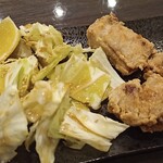 Okonomiyaki Nacca - 唐揚げ。やみつきキャベツの方が美味しい