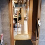 Yakiniku Miyukien - エレベーターで2Fの入口♪