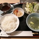 Yakiniku Miyukien - セットのごはん､スープ､サラダ､キムチナムル､お醤油ベースの和風ソース♪