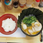 ラーメン 三亀 - ラーメンとご飯