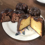 スギモト菓子店 - カヌレを切ったところ