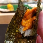 末広寿司 - ウニの手巻き風