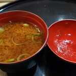 末広寿司 - セイコガニで出汁を取った味噌汁