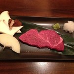 焼肉 久楽 - ヒレ
      ステーキハウスなどで食べれば1万ぐらいするようなお肉もリーズナブルなお値段で食べれるのが久楽さんの魅力の一つ❤ヒレは、ある時ない時があるので事前に連絡しとくといいかも♪確実に、歯いらないです！笑