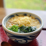 ほくほく庵 - 温かいたぬきうどん（肉入り）