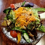 レストラン マルタ - 新鮮な野菜たっぷりのサラダ