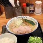 中華蕎麦 春馬 - 朝ラー（醤油）に九条ねぎTP・ご飯半分