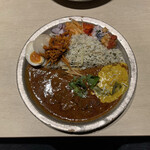 SPICE GATE - シナモン香る牛タンカレー
      &カボチャのパリップ合盛り 1400円
      （ + スパイスタマゴ 100円
           +ヤゲン軟骨のアチャール 200円）