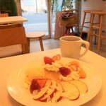 cafebar miyami - プリンアラモード（フルーツ・アイス）（800円税込）。豪華！