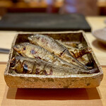 一心鮨 光洋 - 霧島山系の天降川の子持ち落鮎はお腹がパンパン。甘目に煮付けられた味付けが懐かし〜い。