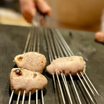 一心鮨 光洋 - 丸々としたプルンプルンの虎河豚の白子を軽く焼き目を入れると香ばしさが加わり益々美味しくなる。