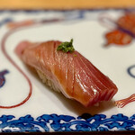 一心鮨 光洋 - ⑬スマ鰹〜旨味の濃いスマ鰹は大好物、醤油を燻製した逸品。