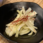 焼鳥と魚と鍋 焼鳥のえーす - 自家製セロリの漬物