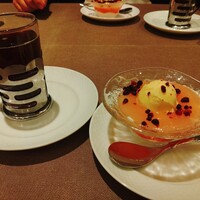 Russian Restaurant ROGOVSKI 銀座 - デザート（ロシアンティーと桃のピューレ）