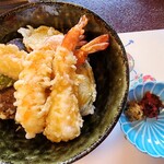 日月庵 - 海老が３つも入っていて、さらに身がしっかりと大きくて…我が子が頼んだ天丼が一番美味しそう♪