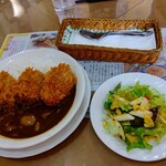 193383545 - 【2023.1.3(火)】カツカレーセット(カツカレー＋ミニサラダ＋神津ソフトクリーム)1,250円