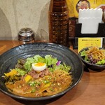 SPICY CURRY 魯珈 - 限定カレー 蕎麦屋さん風カレー南蛮のろかプレートとぷちサラダ