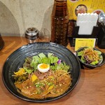 SPICY CURRY 魯珈 - 限定カレー 蕎麦屋さん風カレー南蛮のろかプレートとぷちサラダ