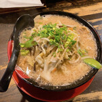 ラーメン工房 ふくや - 野菜とんこつラーメン 750円