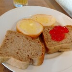 maroon cafe - パンは食べ放題で、フレンチトーストも出来ます