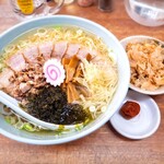 中華そば温故知新 - 生姜ラーメン（塩）・チャーシュー・梅干と花ガツオトッピング