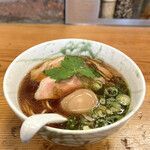 ロ麺ズ - 料理写真:らーめん正油¥か850、味玉¥100