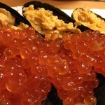 つるべ寿司 - こぼれイクラ、雲丹軍艦