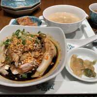 華都飯店 OsakaMetro本町ビル店 - ヨダレ鶏