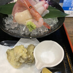 Ryoushi Sakaba Kichi - お刺身盛り五種（1100円）と牡蠣天ぷら（980円）