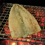 津田水産 ながさき元船店 - ワラサ★★★
                                普通に美味いが…
                                脂の強さがブリ系の魅力と思てるので
                                干物にして焼くとそれが若干削がれるかも？