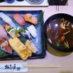 さんきゅう水産 - 料理写真:令和5年1月 ランチタイム
サービスセット 880円
にぎり10貫、赤出汁