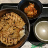マルハのカルビ丼 - 今回は「もち豚カルビ丼」をチョイス！