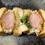 とんかつ成蔵 - しっとり柔らかヒレかつサンド！！