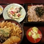 一力 - 天重と蕎麦のセット。950円ボリューム満点！