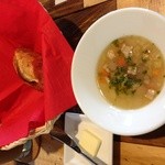 ビストロ　ラグー - ランチセットのスープとパン