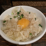 どでかっちゃん - 鶏節のせ卵かけご飯（190円）