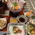 恵光院 - 元旦の夕食。彩りもめでたい感じです。
