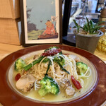 Fortune comes in at the merry gate - ホタテとブロッコリーのアンチョビパスタ