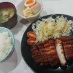 まつり家 - トンカツ定食　790円