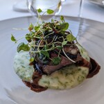 ピエール・ガニェール - 黒毛和牛フィレ肉とウナギ 海藻の香るジャガイモのムースリーヌ