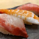 がってん寿司承知の助 - カンパチ、海老、本マグロ中トロ