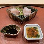 御料理 寺沢 - 寒鮃､寒鮃の縁側､瘤鯛の造りを割り醤油とちり酢とともに